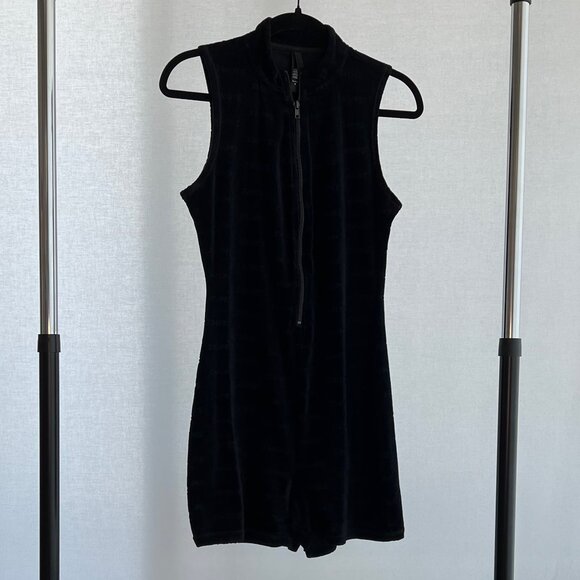 SKIMS I SOLD-OUT LOGO VELOUR ROMPER I ONYX - Picture 3 of 4